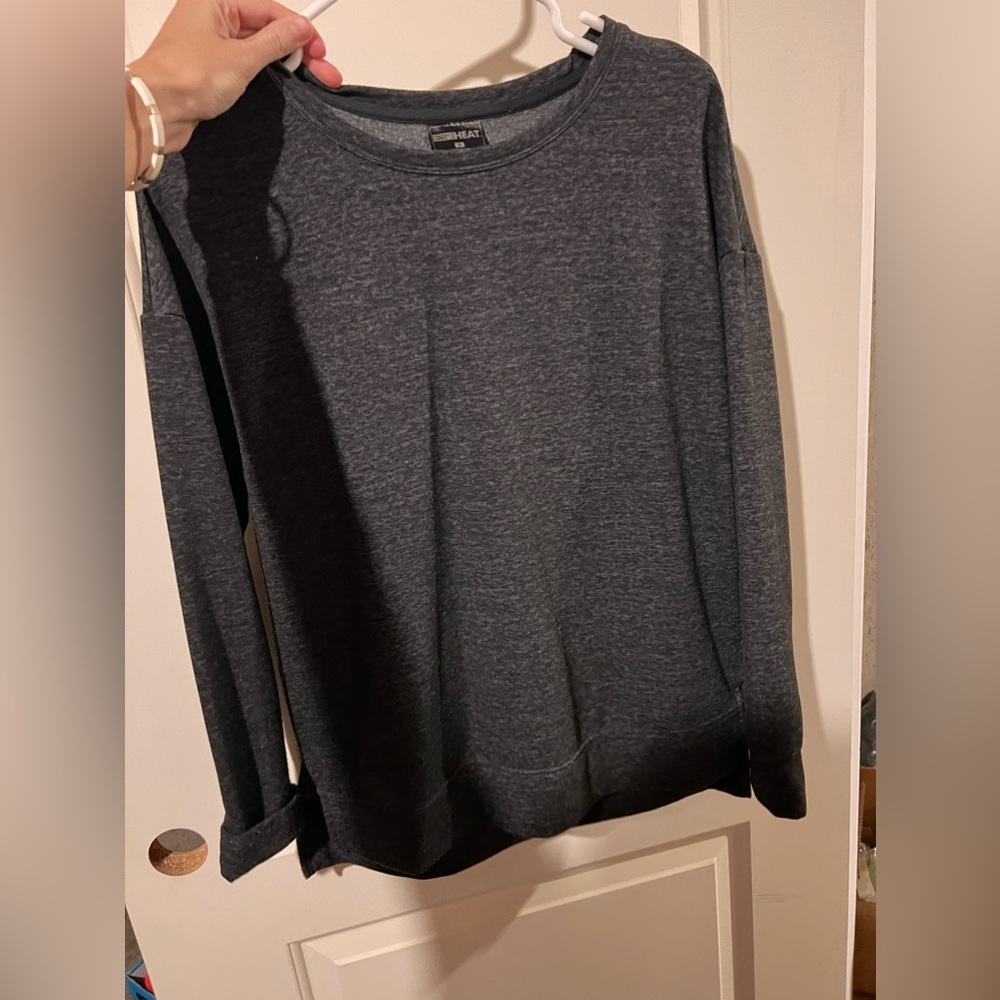Super cute comfy Workout sweater top gray women’s size small